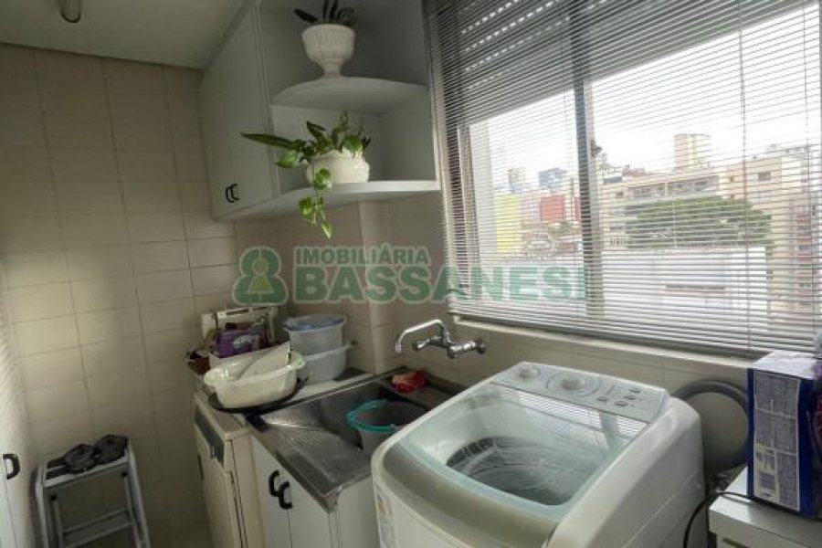 Apartamento com 272m², 3 dormitórios, 2 vagas, no bairro Centro em Caxias do Sul para Alugar ou Comprar