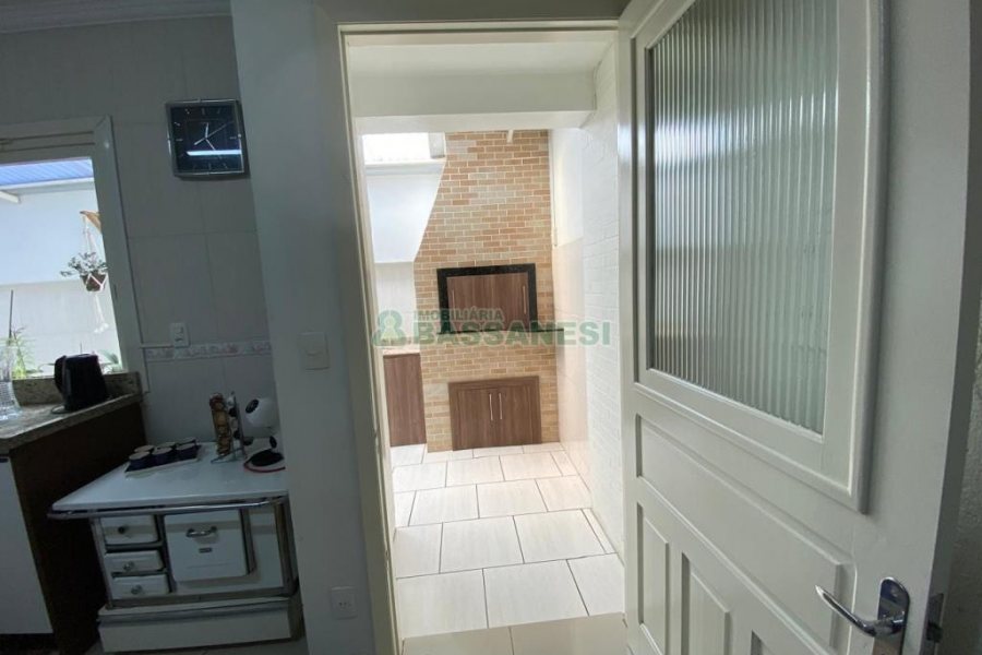 Sobrado com 127m², 3 dormitórios, 1 vaga, no bairro Santa Catarina em Caxias do Sul para Comprar