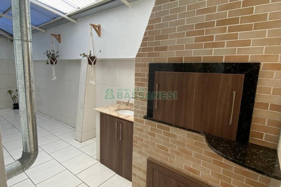 Sobrado com 127m², 3 dormitórios, 1 vaga, no bairro Santa Catarina em Caxias do Sul para Comprar