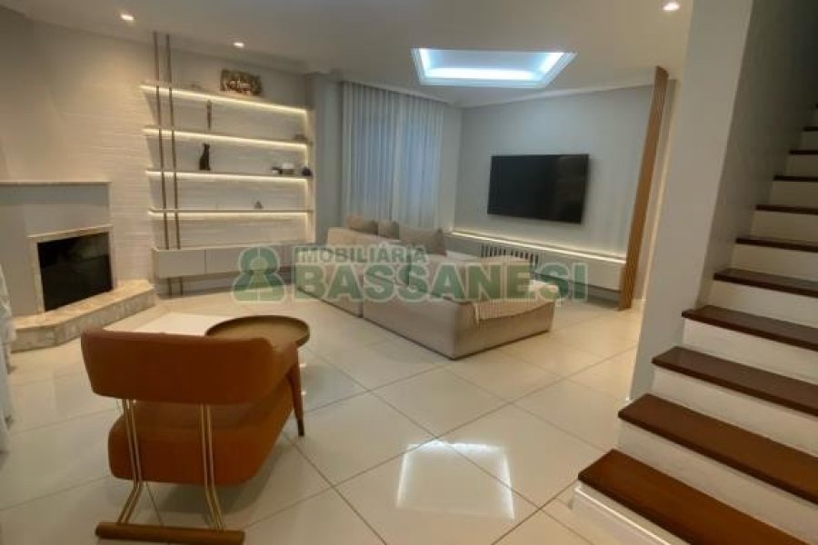 Sobrado com 127m², 3 dormitórios, 1 vaga, no bairro Santa Catarina em Caxias do Sul para Comprar
