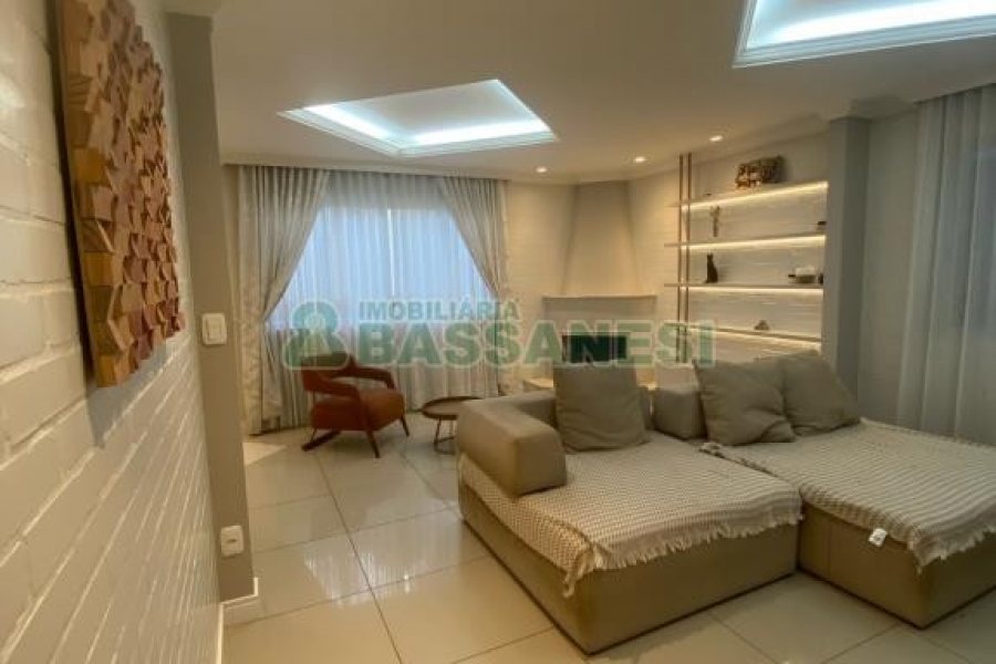 Sobrado com 127m², 3 dormitórios, 1 vaga, no bairro Santa Catarina em Caxias do Sul para Comprar