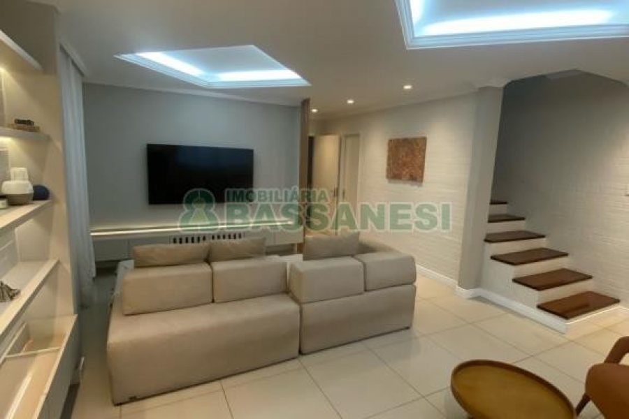 Sobrado com 127m², 3 dormitórios, 1 vaga, no bairro Santa Catarina em Caxias do Sul para Comprar