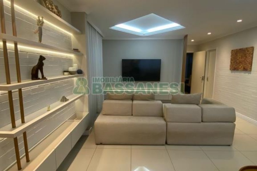 Sobrado com 127m², 3 dormitórios, 1 vaga, no bairro Santa Catarina em Caxias do Sul para Comprar