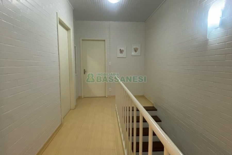 Sobrado com 127m², 3 dormitórios, 1 vaga, no bairro Santa Catarina em Caxias do Sul para Comprar