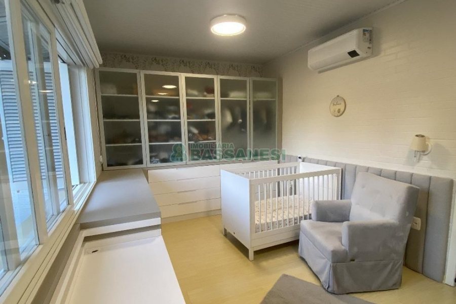 Sobrado com 127m², 3 dormitórios, 1 vaga, no bairro Santa Catarina em Caxias do Sul para Comprar