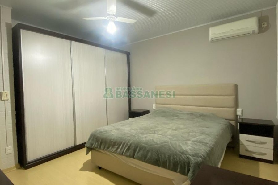 Sobrado com 127m², 3 dormitórios, 1 vaga, no bairro Santa Catarina em Caxias do Sul para Comprar