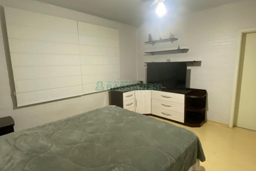 Sobrado com 127m², 3 dormitórios, 1 vaga, no bairro Santa Catarina em Caxias do Sul para Comprar