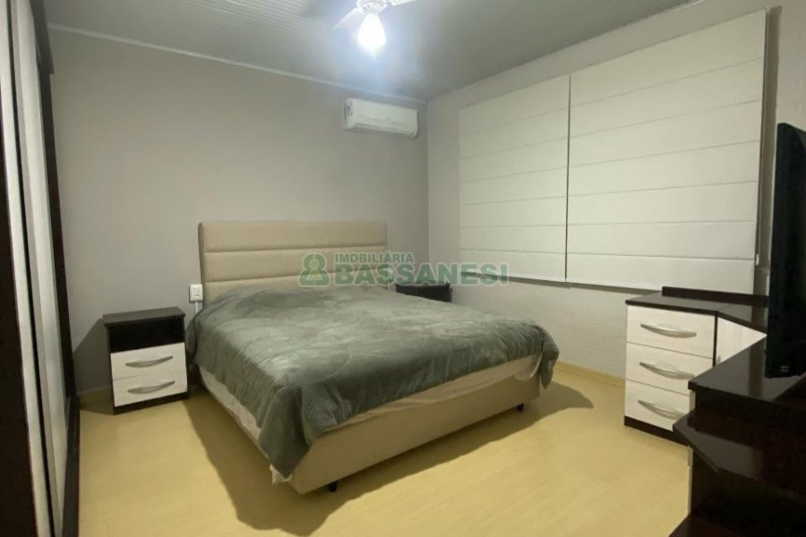 Sobrado com 127m², 3 dormitórios, 1 vaga, no bairro Santa Catarina em Caxias do Sul para Comprar