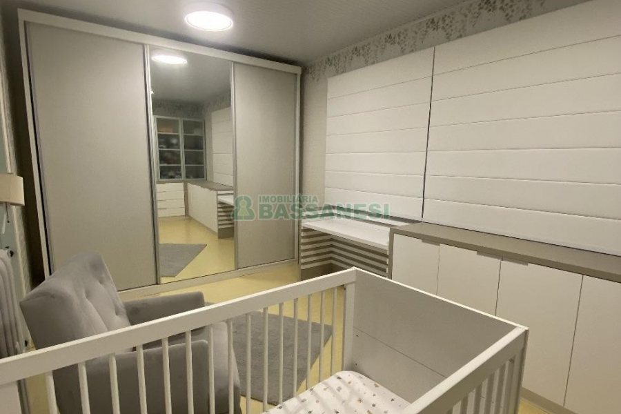 Sobrado com 127m², 3 dormitórios, 1 vaga, no bairro Santa Catarina em Caxias do Sul para Comprar