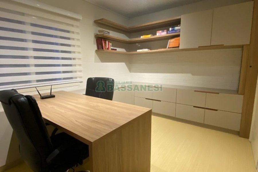 Sobrado com 127m², 3 dormitórios, 1 vaga, no bairro Santa Catarina em Caxias do Sul para Comprar