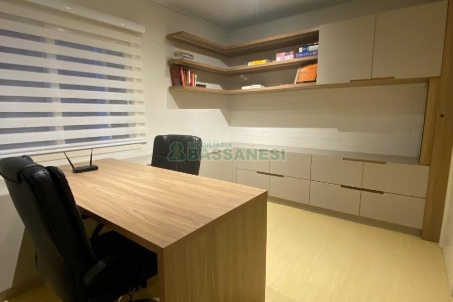 Sobrado com 127m², 3 dormitórios, 1 vaga, no bairro Santa Catarina em Caxias do Sul para Comprar