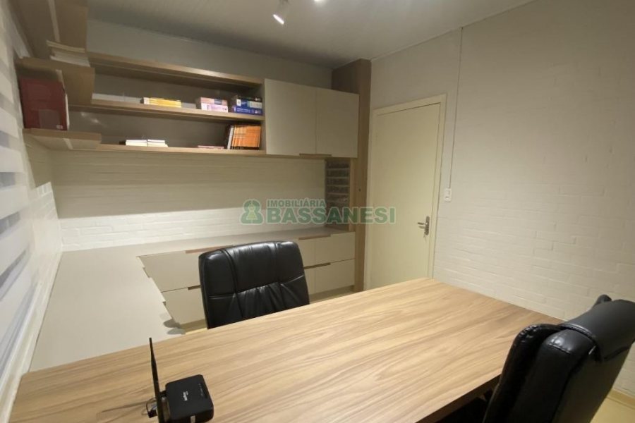 Sobrado com 127m², 3 dormitórios, 1 vaga, no bairro Santa Catarina em Caxias do Sul para Comprar