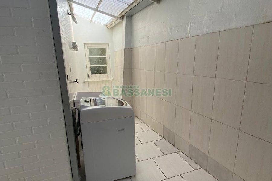 Sobrado com 127m², 3 dormitórios, 1 vaga, no bairro Santa Catarina em Caxias do Sul para Comprar