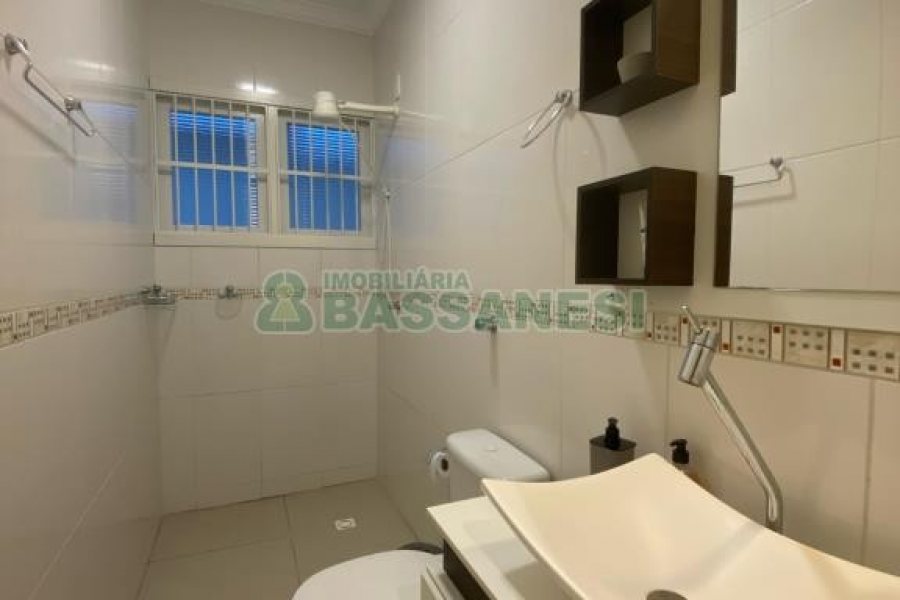 Sobrado com 127m², 3 dormitórios, 1 vaga, no bairro Santa Catarina em Caxias do Sul para Comprar