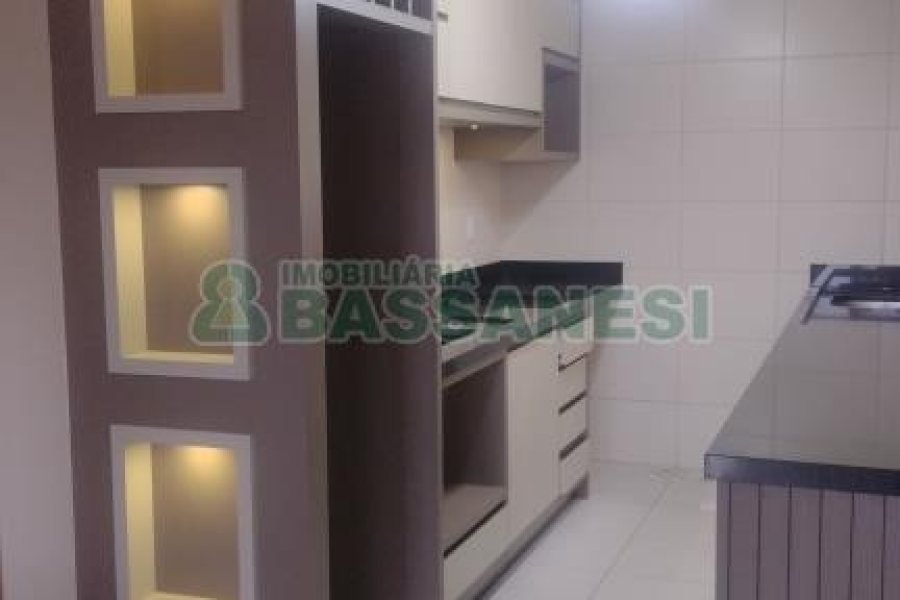 Apartamento com 47m², 2 dormitórios, 1 vaga, no bairro Desvio Rizzo em Caxias do Sul para Comprar