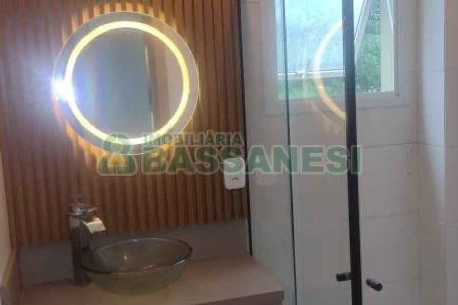 Apartamento com 47m², 2 dormitórios, 1 vaga, no bairro Desvio Rizzo em Caxias do Sul para Comprar