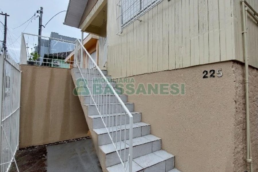 Casa Comercial com 100m², 3 dormitórios, no bairro Rio Branco em Caxias do Sul para Alugar