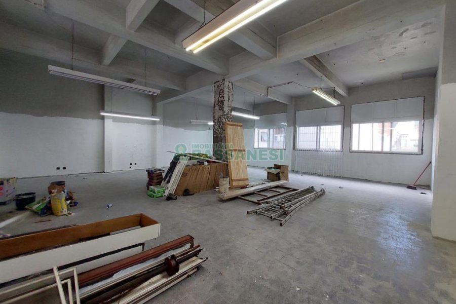 Loja com 157m², no bairro Pio X em Caxias do Sul para Alugar