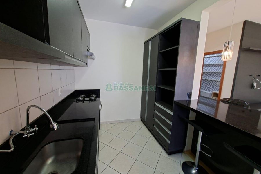 Apto Mobiliado com 48m², 1 dormitório, 1 vaga, no bairro Centro em Caxias do Sul para Alugar