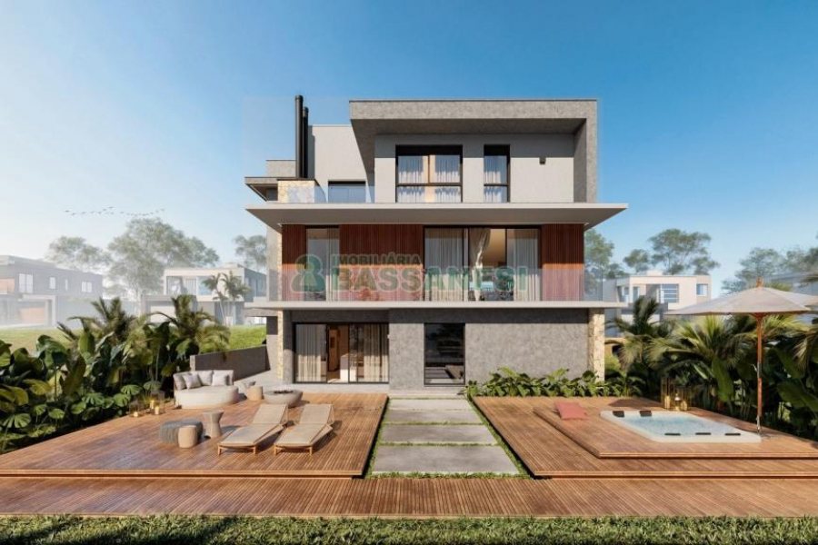 Casa com 369m², 3 dormitórios, 4 vagas, no bairro Interlagos em Caxias do Sul para Comprar