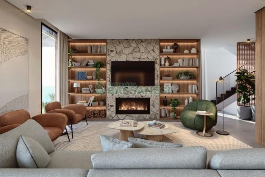 Casa com 369m², 3 dormitórios, 4 vagas, no bairro Interlagos em Caxias do Sul para Comprar