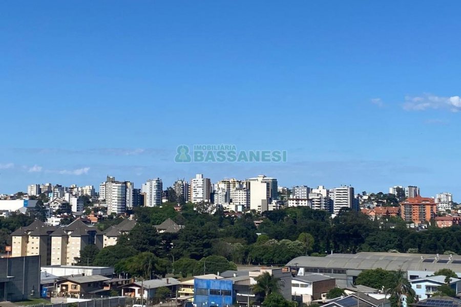 Casa com 369m², 3 dormitórios, 4 vagas, no bairro Interlagos em Caxias do Sul para Comprar