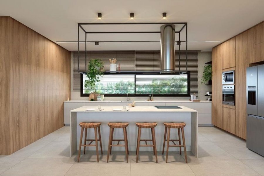 Casa com 369m², 3 dormitórios, 4 vagas, no bairro Interlagos em Caxias do Sul para Comprar