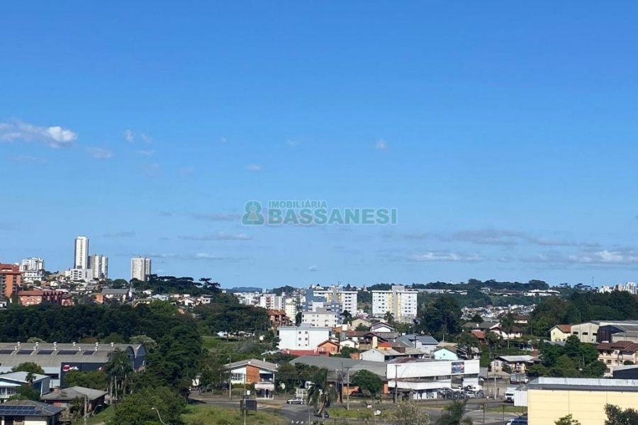 Casa com 369m², 3 dormitórios, 4 vagas, no bairro Interlagos em Caxias do Sul para Comprar