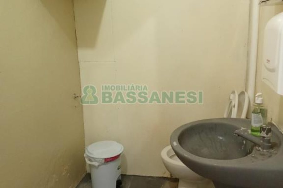 Loja com 55m², no bairro Cristo Redentor em Caxias do Sul para Alugar