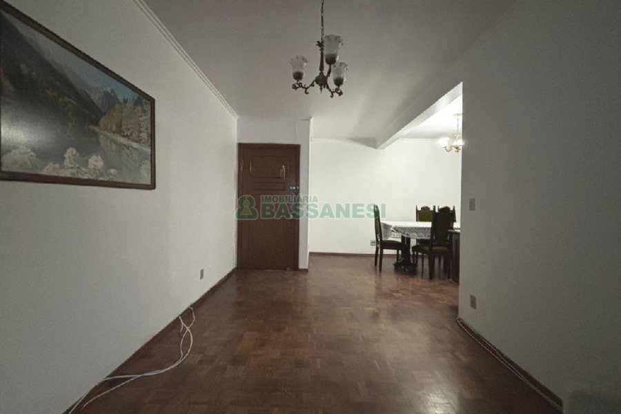 Apto Mobiliado com 136m², 3 dormitórios, 1 vaga, no bairro Exposição em Caxias do Sul para Comprar