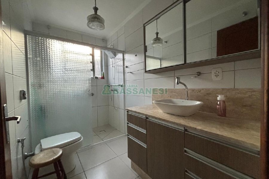 Apto Mobiliado com 136m², 3 dormitórios, 1 vaga, no bairro Exposição em Caxias do Sul para Comprar