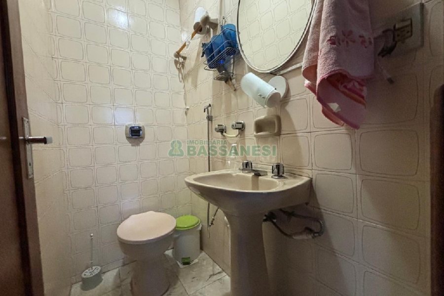 Apto Mobiliado com 136m², 3 dormitórios, 1 vaga, no bairro Exposição em Caxias do Sul para Comprar