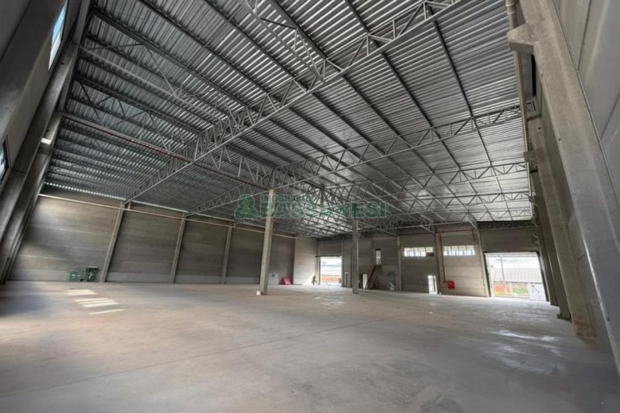 Pavilhão com 1347m², no bairro Desvio Rizzo em Caxias do Sul para Alugar