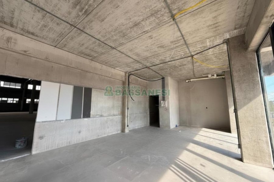 Pavilhão com 1347m², no bairro Desvio Rizzo em Caxias do Sul para Alugar