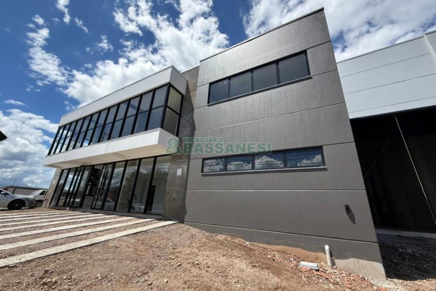 Pavilhão com 1347m², no bairro Desvio Rizzo em Caxias do Sul para Alugar