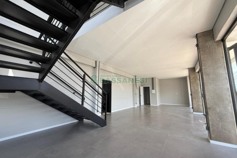 Pavilhão com 1347m², no bairro Desvio Rizzo em Caxias do Sul para Alugar