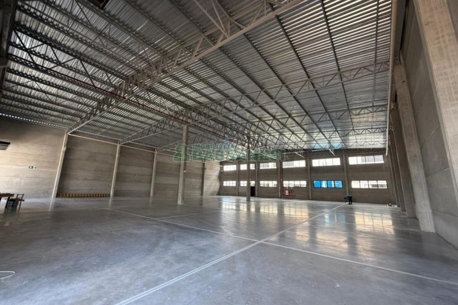 Pavilhão com 1347m², no bairro Desvio Rizzo em Caxias do Sul para Alugar