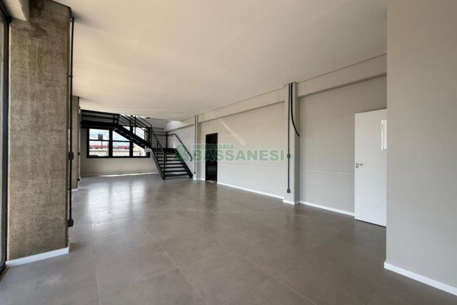 Pavilhão com 1347m², no bairro Desvio Rizzo em Caxias do Sul para Alugar