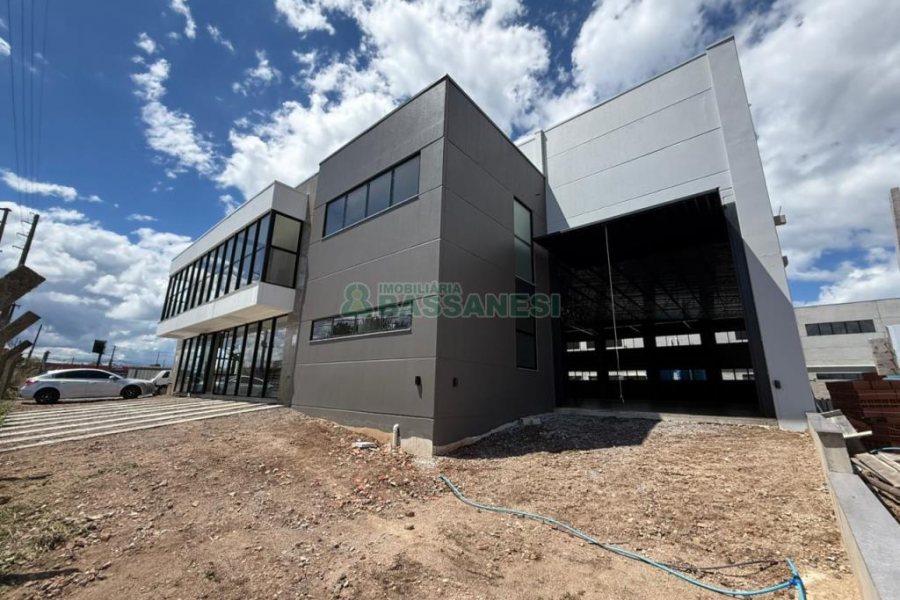 Pavilhão com 1347m², no bairro Desvio Rizzo em Caxias do Sul para Alugar