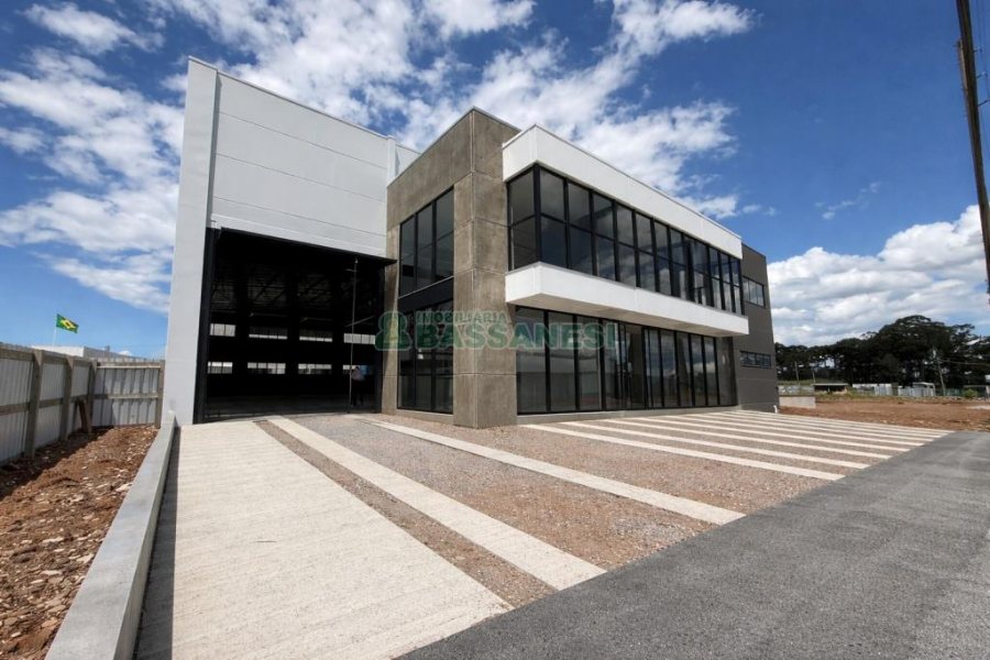 Pavilhão com 1347m², no bairro Desvio Rizzo em Caxias do Sul para Alugar
