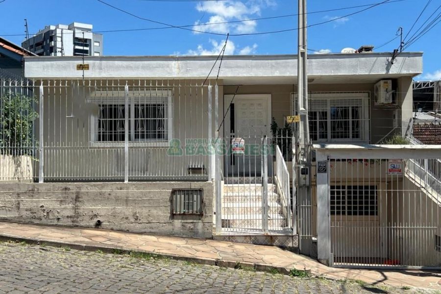 Casa com 120m², 3 dormitórios, 3 vagas, no bairro Floresta em Caxias do Sul para Comprar