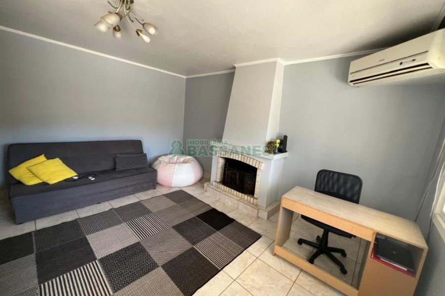 Casa com 120m², 3 dormitórios, 3 vagas, no bairro Floresta em Caxias do Sul para Comprar