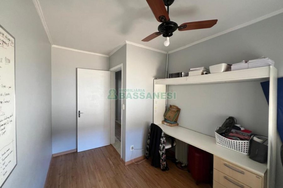 Casa com 120m², 3 dormitórios, 3 vagas, no bairro Floresta em Caxias do Sul para Comprar