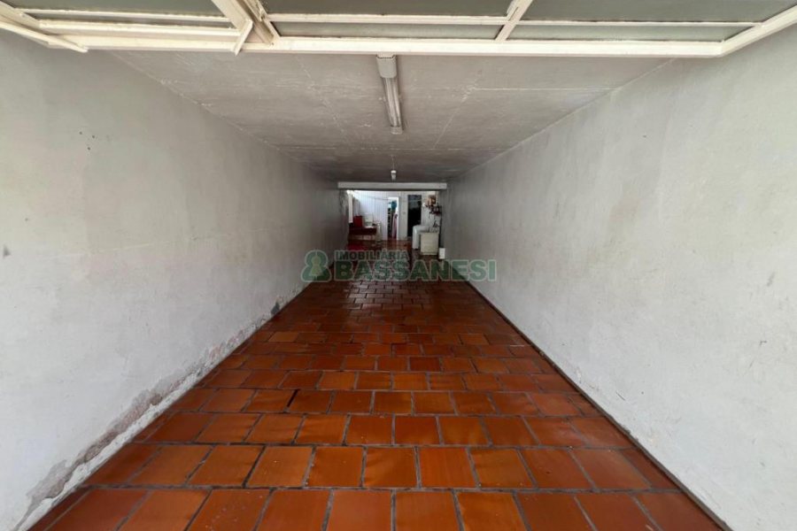 Casa com 120m², 3 dormitórios, 3 vagas, no bairro Floresta em Caxias do Sul para Comprar