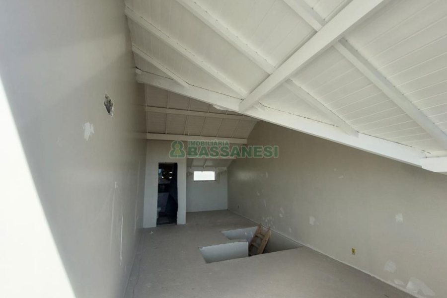 Sobrado com 140m², 3 dormitórios, 1 vaga, no bairro Vila Verde em Caxias do Sul para Comprar