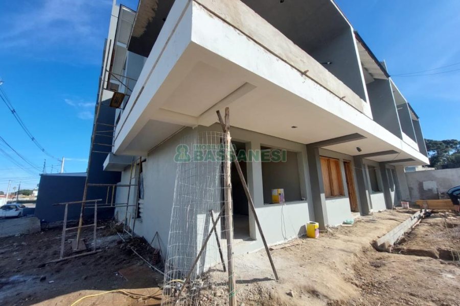 Sobrado com 140m², 3 dormitórios, 1 vaga, no bairro Vila Verde em Caxias do Sul para Comprar