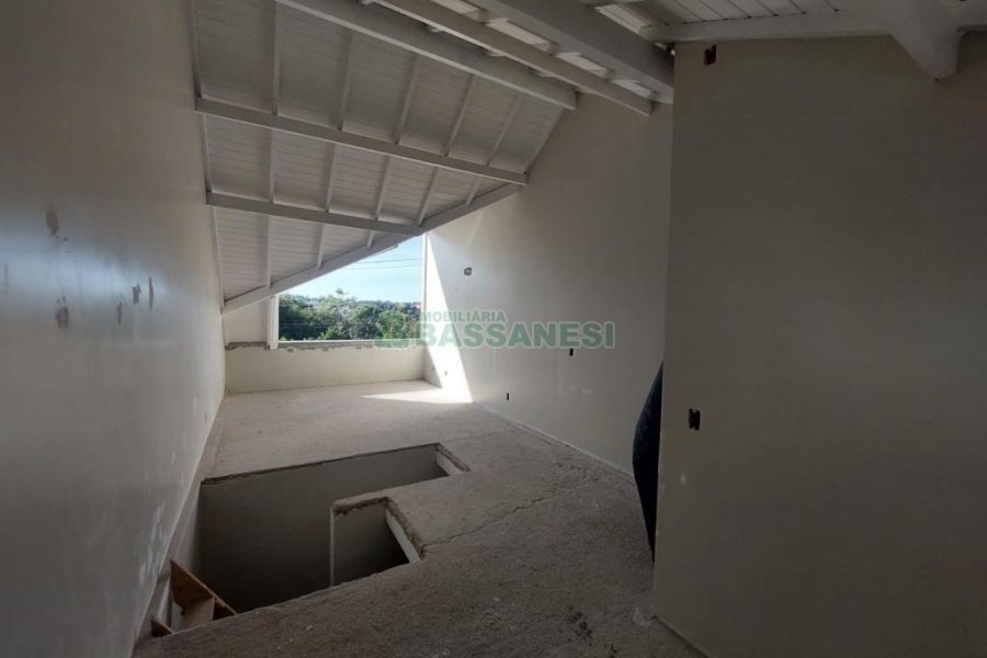 Sobrado com 140m², 3 dormitórios, 1 vaga, no bairro Vila Verde em Caxias do Sul para Comprar