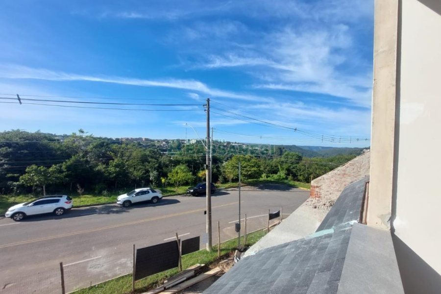 Sobrado com 140m², 3 dormitórios, 1 vaga, no bairro Vila Verde em Caxias do Sul para Comprar