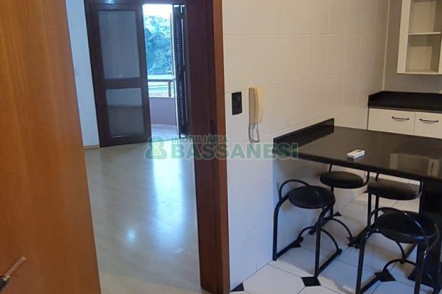 Apartamento com 97m², 3 dormitórios, 1 vaga, no bairro Universitário em Caxias do Sul para Alugar