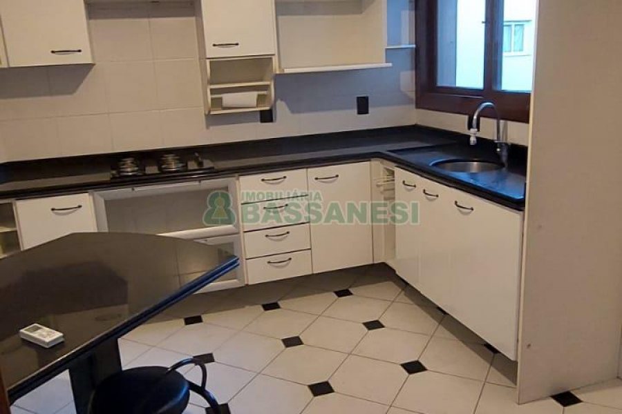 Apartamento com 97m², 3 dormitórios, 1 vaga, no bairro Universitário em Caxias do Sul para Alugar